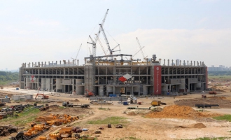 На строительстве стадиона «Открытие Арена». Июнь 2013 года.