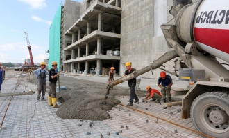 На строительстве стадиона «Открытие Арена». Июнь 2013 года.